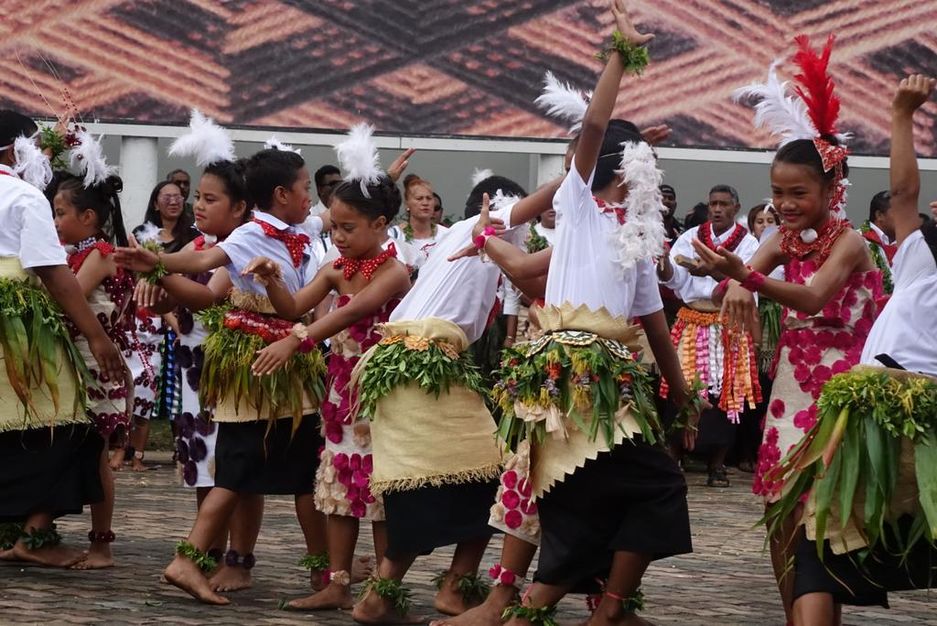 Blinged out Tongan Kiekie blends culture with fashion — Coconet