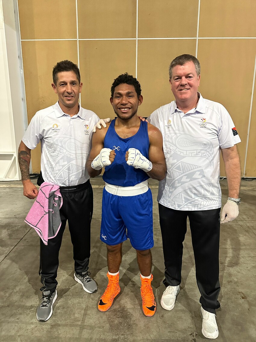 John Ume with coach Peter Morrison (on his right) and physio Matthew Natusch