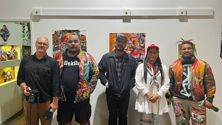 L-R: Four Shells Kava Lounge Co-owner Todd Henry, Tevita Lātū, Taniela Petelō, Four Shells Kava Lounge Co-owner 'Anau Mesui-Henry, Yazmin 'Ahohako at 2023 exhibition 'Kuo Aho Ia?'