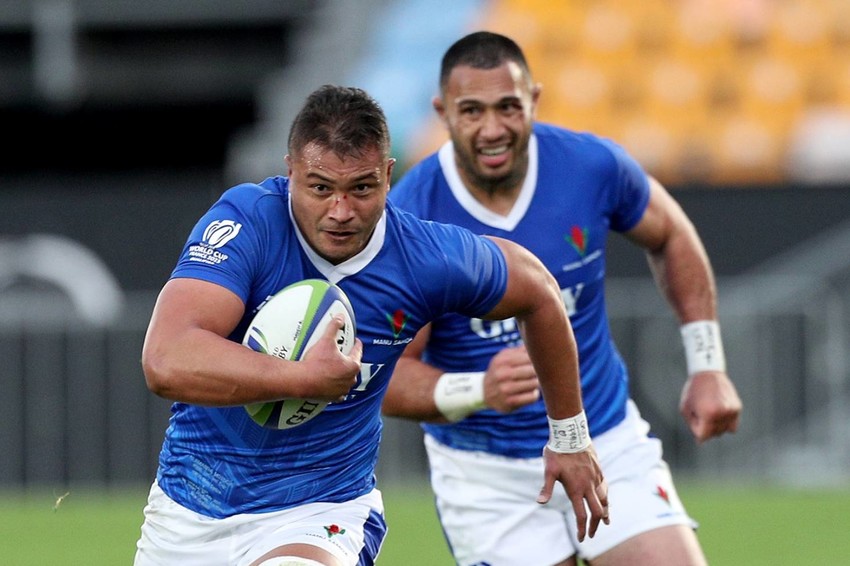 Alamanda in action for Manu Samoa