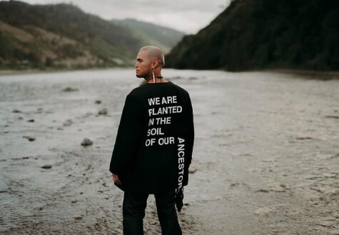 Aotearoa artist Stan Walker wearing FUGAWI on the set of the Māori Ki Te Ao music video. Photo captured by Āio Media New Zealand.