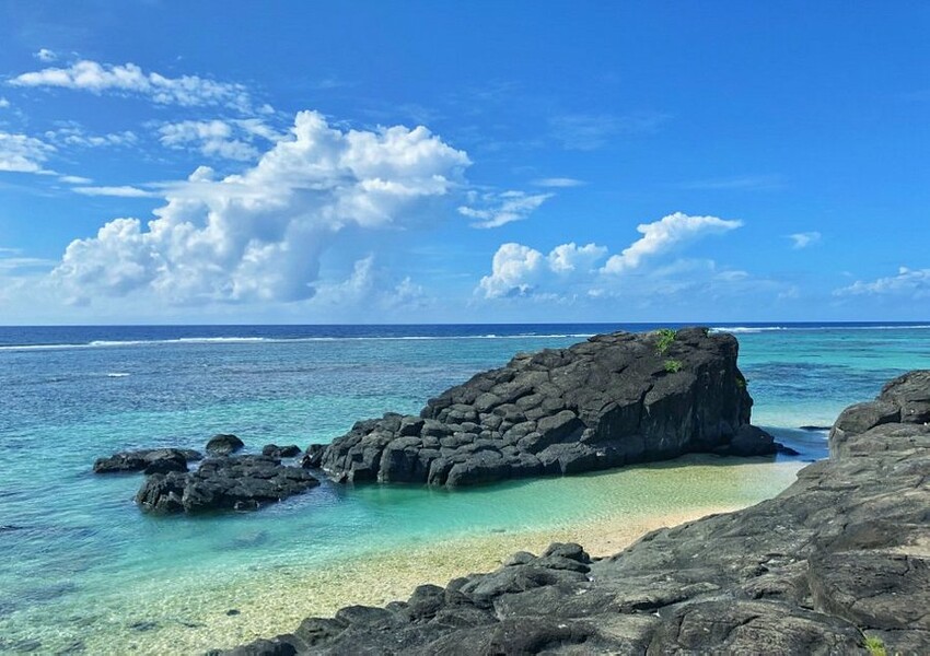 Black Rock where according to the legends pieces of Maru fell off as the Aitutakian warriors set sail.